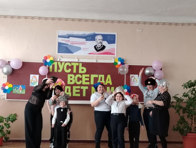 ПУСТЬ ВСЕГДА БУДЕТ МАМА.